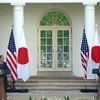 Tổng thống Mỹ Joe Biden (phải) và Thủ tướng Nhật Bản Suga Yoshihide tại cuộc họp báo chung sau hội đàm ở Washington, DC, ngày 16/4/2021 (giờ Mỹ). (Nguồn: AFP/TTXVN) 