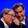 Chủ tịch đảng Dân chủ cơ đốc giáo (CDU) Armin Laschet (trái) và Chủ tịch đảng Xã hội cơ đốc giáo (CSU) Markus Söder trong cuộc vận động tranh cử cho liên minh CDU/CSU của Đức tại Muenster, ngày 27/4/2019. (Nguồn: AFP/TTXVN) 
