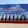 Các đại biểu ấn nút khởi công dự án cao tốc Bắc-Nam đoạn Diễn Châu-Bãi Vọt. (Ảnh: Hoàng Ngà/TTXVN)