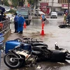 Hiện trường vụ tai nạn xe ôtô mất lái đâm 4 xe máy ở thành phố Thủ Dầu Một. (Nguồn: TTXVN phát) 