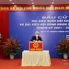 Tổng Bí thư Nguyễn Phú Trọng bỏ phiếu bầu đại biểu Quốc hội khoá XV và đại biểu Hội đồng nhân dân các cấp nhiệm kỳ 2021-2026. (Ảnh: Trí Dũng/TTXVN) 