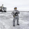 Binh sỹ Nga gác tại căn cứ quân sự ở đảo Kotelny, bên kia Bắc Cực. (Nguồn: AFP/TTXVN) 