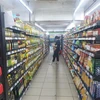 Người dân mua hàng tại một siêu thị. (Ảnh: Phương Anh/TTXVN) 