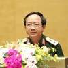 Trung tướng Trịnh Văn Quyết, Phó Chủ nhiệm Tổng cục Chính trị Quân đội Nhân dân Việt Nam, trình bày tham luận tại hội nghị. (Ảnh: Phương Hoa/TTXVN) 