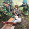 Hồ Văn Quy cùng tang vật ma túy bị lực lượng chức năng bắt giữ. (Nguồn: VOV) 
