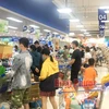 Người dân đi siêu thị gom hàng tại Siêu thị Co.op mart Đồng Xoài tối 8/7. (Nguồn: Báo Bình Phước) 