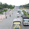 Lượng xe vận tải, container lưu thông khá đông trên tuyến 'luồng xanh' qua Thành phố Hồ Chí Minh. (Ảnh: Tiến Lực/TTXVN) 
