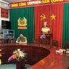 TPhòng An ninh chính trị nội bộ, Công an tỉnh Vĩnh Long tổ chức tống đạt quyết định xử phạt vi phạm hành chính đối với Nguyễn Văn Nhựt. (Ảnh: TTXVN phát) 