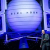 Tỷ phú Jeff Bezos giới thiệu tàu đổ bộ mặt trăng Blue Moon tại một sự kiện của Blue Origin ở Washington, DC, Mỹ, ngày 9/5/2019. (Ảnh: AFP/TTXVN) 