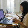 Học sinh học trực tuyến tại nhà. (Ảnh: Nguyễn Cúc/TTXVN) 
