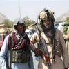 Các tay súng Taliban gác tại thủ đô Kabul, Afghanistan, ngày 16/8/2021. (Ảnh: THX/TTXVN) 