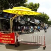 Một chốt kiểm soát dịch trên đường Lê Quang Sung (Quận 6), Thành phố Hồ Chí Minh. (Ảnh: Thanh Vũ/TTXVN) 
