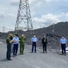 Hàng chục nghìn tấn than không rõ nguồn gốc tại Kinh Môn, Hải Dương. (Nguồn: congthuong.vn) 