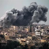 Khói bốc lên sau một cuộc giao tranh giữa quân đội Syria và lực lượng phiến quân tại Daraa. (Ảnh: AFP/TTXVN) 