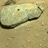 Tàu thám hiểm Perseverance thu thập được mẫu đất đá trên Sao Hỏa để đưa trở lại Trái Đất phục vụ công tác nghiên cứu ngày 1/9/2021. (Ảnh: AFP/TTXVN) 