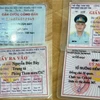 Các giấy tờ lái xe Nguyễn Đức Bảy sử dụng để thông chốt. (Nguồn: thanhnien.vn) 