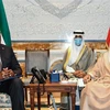 Bộ trưởng Quốc phòng Mỹ Lloyd Austin (trái) và Quốc vương Kuwait Sheikh Nawaf Al-Ahmad Al-Jaber Al-Sabah (phải) tại cuộc gặp ở Kuwait City ngày 8/9/2021. (Ảnh: AFP/TTXVN) 