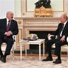Tổng thống Nga Vladimir Putin (phải) và Tổng thống Belarus Alexander Lukashenko (trái) tại cuộc hội đàm ở Moskva, Nga, ngày 9/9/2021. (Ảnh: AFP/TTXVN) 
