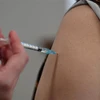 Tiêm vaccine ngừa COVID-19. (Ảnh: AFP/TTXVN) 