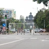 Phong tỏa để ngăn chặn sự lây lan của dịch COVID-19 tại một tuyến đường gần công viên giải trí Patuxay ở Vientiane, Lào, ngày 20/9/2021. (Ảnh: THX/TTXVN) 