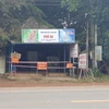 Phong tỏa quán cơm, nơi tài xế xe tải dừng xe mua cơm và ăn tại quán. (Ảnh: TTXVN phát) 