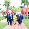 Trưởng ban Tổ chức Trung ương Trương Thị Mai và các đại biểu thăm Khu tưởng niệm ông Lê Đức Thọ, xã Nam Vân, thành phố Nam Định. (Ảnh: Nguyễn Lành/TTXVN) 