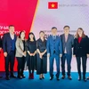 Giới doanh nhân Mông Cổ, đông đảo khách mời tham dự, tham quan buổi trưng bày đều bày tỏ ấn tượng trước sự hấp dẫn về chất lượng và mẫu mã của các sản phẩm Việt Nam. (Nguồn: Vietnam+) 