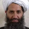Chân dung thủ lĩnh tối cao Taliban Haibatullah Akhundzada. (Ảnh: AFP/TTXVN) 
