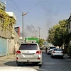 Khói bốc lên từ hiện trường vụ nổ ở Kabul, Afghanistan, ngày 2/11/2021. (Ảnh: AFP/TTXVN) 