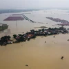 Cảnh ngập lụt sau những trận mưa lớn tại Bekasi, Tây Java, Indonesia, ngày 22/2/2021. (Ảnh: AFP/TTXVN)
