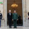 Thứ trưởng Quốc phòng, Thượng tướng Hoàng Xuân Chiến, và Quốc vụ khanh về cựu chiến binh Geneviève Darrieussecq, Bộ Quân đội Pháp. (Nguồn: qdnd.vn) 