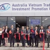Các đại biểu cắt băng khánh thành Trung tâm Xúc tiến Đầu tư và Thương mại Việt Nam-Australia. (Ảnh: Diệu Linh/TTXVN) 