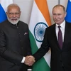 Tổng thống Nga Vladimir Putin (phải) và Thủ tướng Ấn Độ Narendra Modi trong một cuộc gặp. (Ảnh: AFP/TTXVN) 