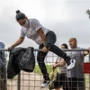 Người di cư vượt biên từ Mexico vào Mỹ tại Del Rio, bang Texas (Mỹ) ngày 16/5/2021. (Ảnh: AFP/TTXVN) 