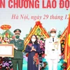 Phó Chủ tịch nước Võ Thị Ánh Xuân trao Huân chương Lao động hạng Nhì tặng Ban Quản lý Lăng Chủ tịch Hồ Chí Minh. (Ảnh: Văn Điệp/TTXVN) 