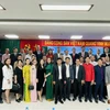 Các quan khách tham dự hội nghị đang chụp ảnh lưu niệm sau khi Đại hội được tổ chức thành công. (Nguồn: CTV/Vietnam+) 