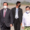 Thủ tướng Campuchia Samdech Techo Hun Sen (trái) tới thủ đô Nay Pyi Taw trong chuyến thăm Myanmar, ngày 7/1/2022. (Ảnh: THX/TTXVN) 