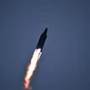 Vụ phóng thử tên lửa siêu vượt âm do Viện Khoa học Quốc phòng Triều Tiên thực hiện tại một địa điểm chưa xác định. (Ảnh: Yonhap/TTXVN) 