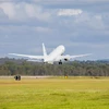 Máy bay P-8 Poseidon của Không lực Hoàng gia Australia khởi hành từ Queensland để khảo sát đánh giá thiệt hại do núi lửa phun trào gây sóng thần ở Tonga, ngày 15/1/2022. (Ảnh: AFP/TTXVN) 