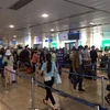 Hành khách tại Sân bay Tân Sơn Nhất. (Ảnh: Tiến Lực/TTXVN) 