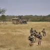 Binh sỹ Pháp tuần tra tại khu vực miền Bắc Burkina Faso. (Ảnh: AFP/TTXVN) 