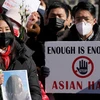 Người biểu tình mang theo hình ảnh của Christina Yuna Lee. (Nguồn: AP) 