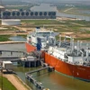 Tàu chở khí hóa lỏng MV Excelsior neo tại cảng Texas, Mỹ. (Ảnh: Bloomberg/TTXVN) 