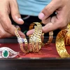 Trang sức vàng được bày bán tại cửa hàng kim hoàn ở Faridabad, Ấn Độ. (Ảnh: AFP/TTXVN) 