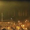 Nhà máy điện hạt nhân Zaporizhzhia ở Energodar, Ukraine, bị trúng đạn pháo ngày 4/3/2022. (Ảnh: AFP/TTXVN) 