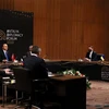 Ngoại trưởng Nga Sergei Lavrov (trái), Ngoại trưởng Ukraine Dmytro Kuleba (phải) và Ngoại trưởng Thổ Nhĩ Kỳ Mevlut Cavusoglu tại cuộc đàm phán ở Antalya, Thổ Nhĩ Kỳ, ngày 10/3/2022. (Ảnh: AFP/ TTXVN) 