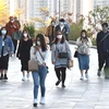 Người dân đeo khẩu trang phòng COVID-19 tại Hong Kong, Trung Quốc ngày 10/3/2022. (Ảnh: THX/TTXVN) 