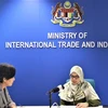 Bà Jamilah Haji Hassan, Giám đốc cấp cao phụ trách Hội nhập kinh tế ASEAN, Bộ Thương mại và Công nghiệp quốc tế Malaysia, trả lời phỏng vấn phóng viên TTXVN tại Kuala Lumpur. (Ảnh: Mạnh Tuân/TTXVN) 