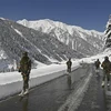 Binh sỹ Ấn Độ tuần tra gần khu vực Ladakh, ngày 28/2/2021. (Ảnh: AFP/TTXVN) 