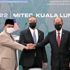 Bộ trưởng Quốc phòng Malaysia Hishammuddin Hussein, Bộ trưởng Quốc phòng Indonesia Prabowo Subianto và Bộ trưởng Quốc phòng Philippines Delfin N. Lorenzana tại cuộc họp báo chung sau hội nghị ba bên. (Ảnh: Mạnh Tuân/TTXVN) 